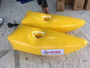 Đôi hia bơm hơi - đồ chơi teambuilding -002